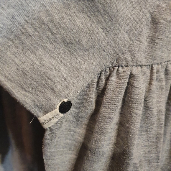 Size 10 One teaspoon grey long sleeve high low top - Picture 4 of 7